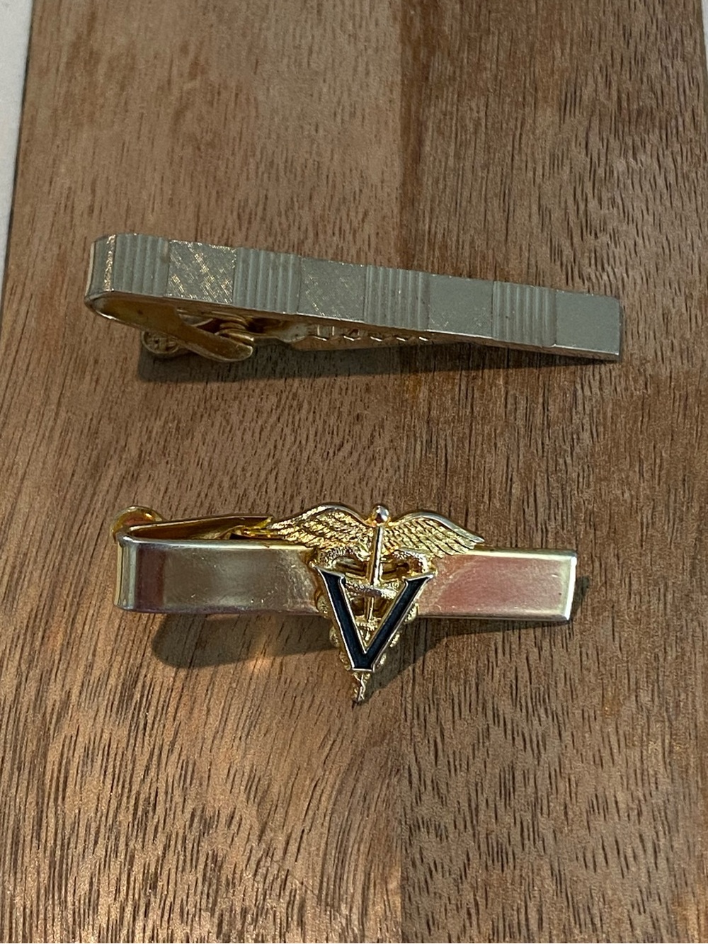 clip is the U.S. Army Veterinary Corps Officer branch insignia and clip Dante